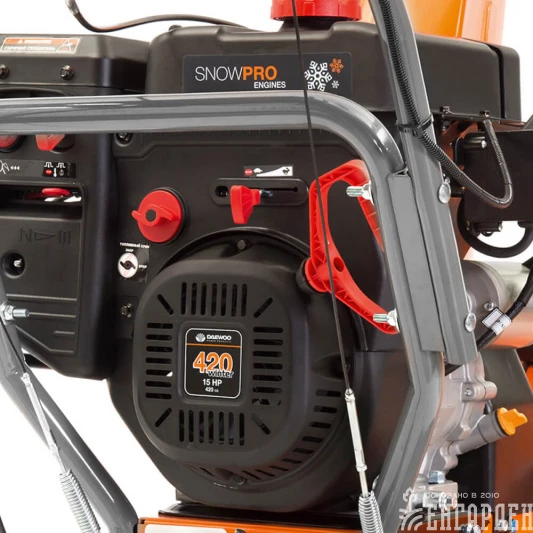 Снегоуборщик бензиновый гусеничный DAEWOO DAST 1590