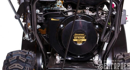 Снегоуборщик бензиновый CHAMPION ST1170E