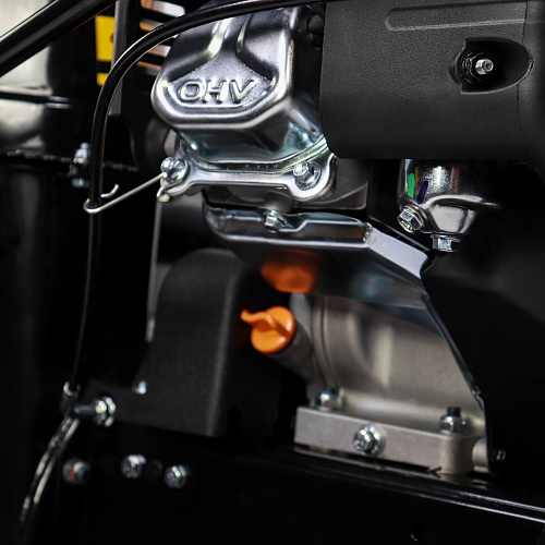 Снегоуборщик бензиновый гусеничный CHAMPION STT761E